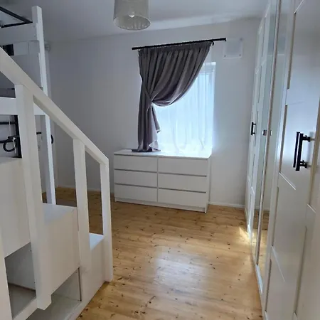 Eraldi Maja, Hoov, Rand Laehedal