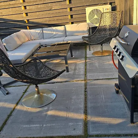 Eraldi Maja, Hoov, Rand Laehedal * Pärnu