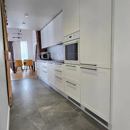 Eraldi Maja, Hoov, Rand Laehedal Pärnu