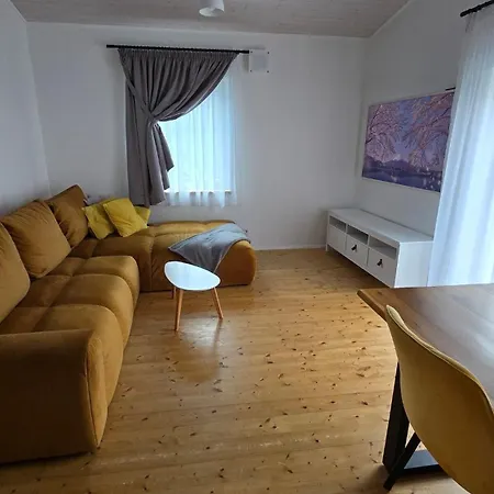 Semesterbostad Eraldi Maja, Hoov, Rand Laehedal