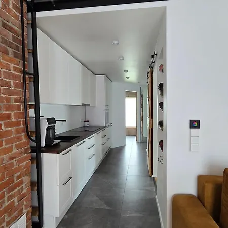 Eraldi Maja, Hoov, Rand Laehedal Пярну