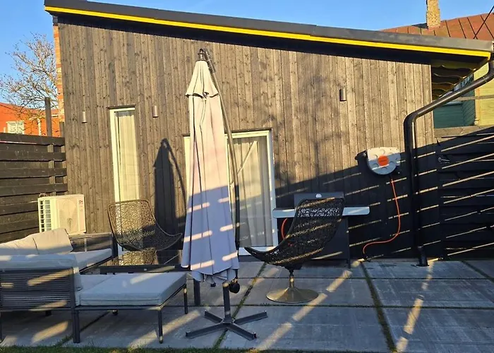 Eraldi Maja, Hoov, Rand Laehedal Vakantiehuis