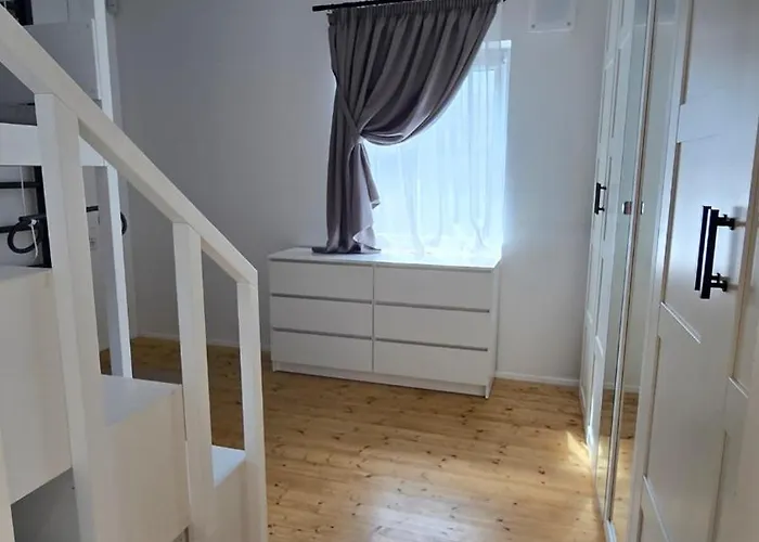 Eraldi Maja, Hoov, Rand Laehedal