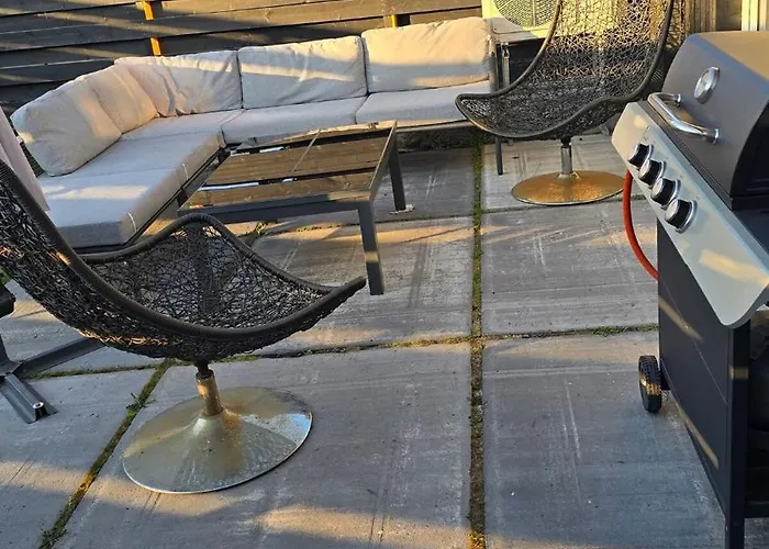 Eraldi Maja, Hoov, Rand Laehedal * Pärnu