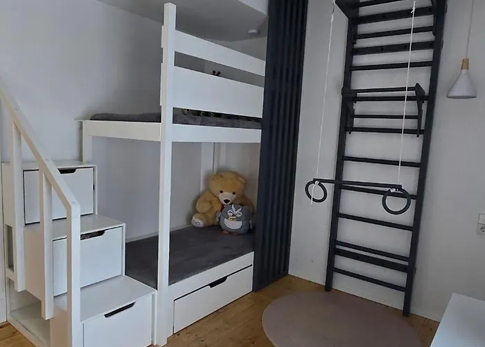 Eraldi Maja, Hoov, Rand Laehedal Vakantiehuis