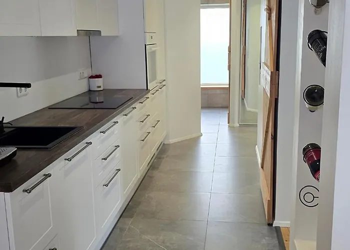 Eraldi Maja, Hoov, Rand Laehedal Vakantiehuis Pärnu