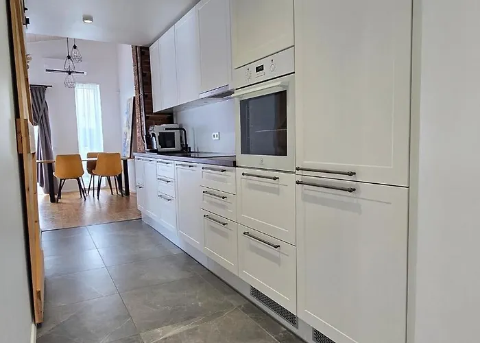 Eraldi Maja, Hoov, Rand Laehedal Pärnu