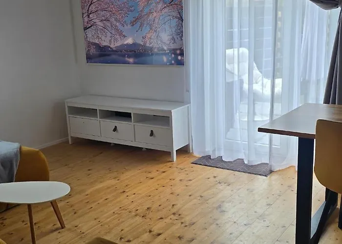 Eraldi Maja, Hoov, Rand Laehedal