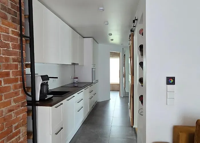 Eraldi Maja, Hoov, Rand Laehedal Pärnu