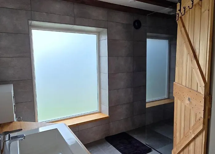 Eraldi Maja, Hoov, Rand Laehedal Vakantiehuis